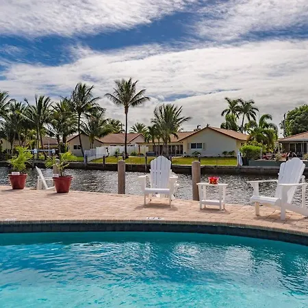 Diana'S Waterfront Villa